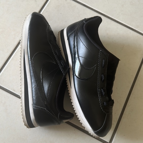 Nike tennis shoes 👟 - Picture 4 of 6